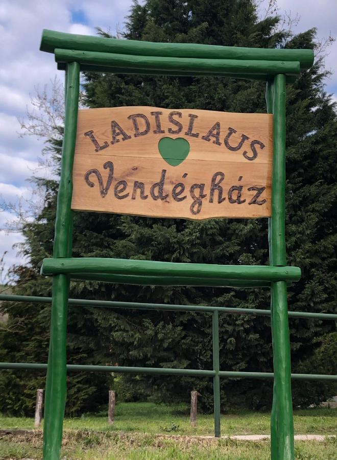 Ladislaus Schnaps-Haus Falusi Vendeghaz Csolnok Ngoại thất bức ảnh